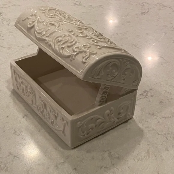 Large white ceramic box